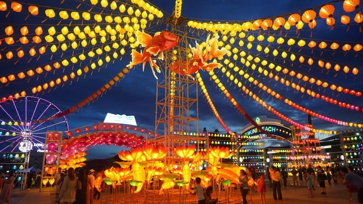 Dây Đèn Trang Trí — Phân Loại và Cách Chọn Đúng Cho Từng Không Gian | LongDenViet